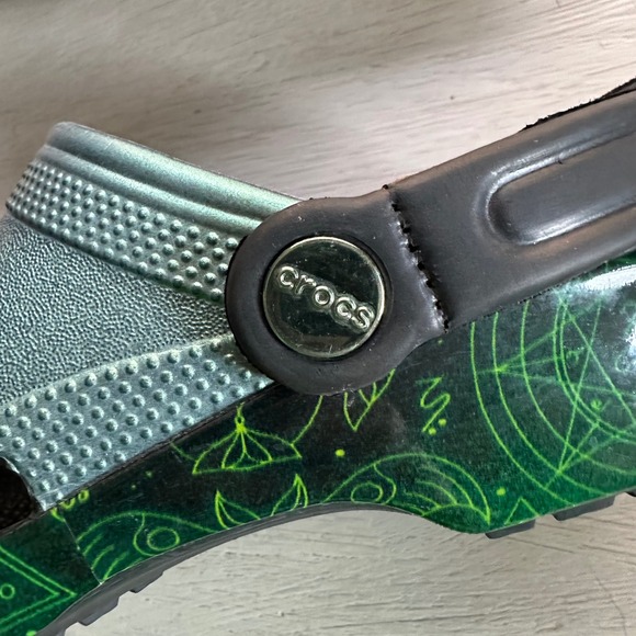 Crocs Classic Clog "Wicked" The Wizard of Oz Metallic Green Size 4 M 6 W - Picture 5 of 10